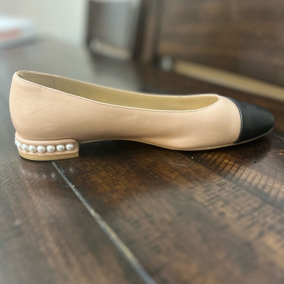 Stuart Weitzman Tan and Black Flats Pearl Heel Leather . Size 8B - Picture 7 of 10